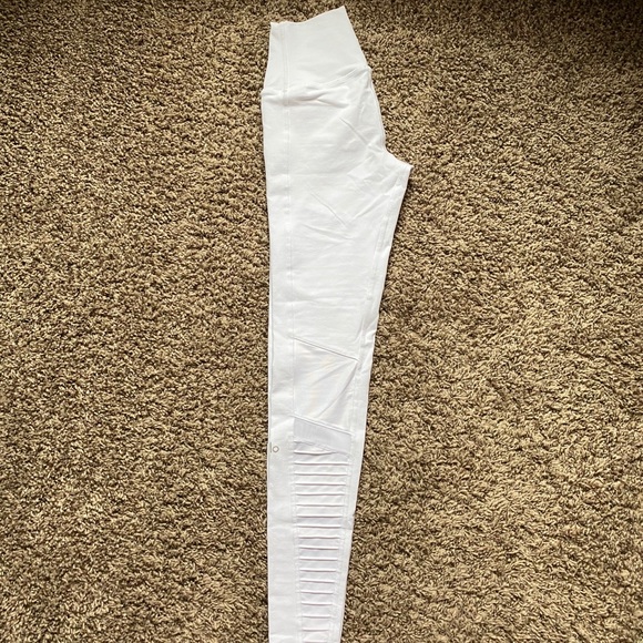 Alo Yoga High-Waist Moto Leggings - Picture 5 of 10